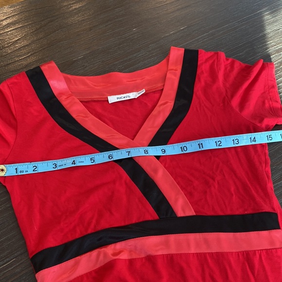 Ricki’s T-shirt style blouse with red and black satin inserts. Size XS. - Picture 7 of 9